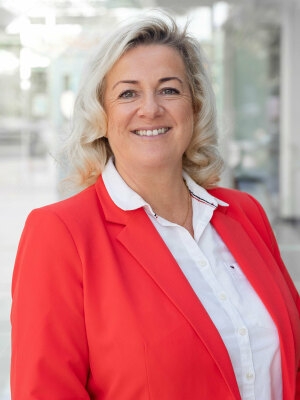 Porträt von Ariane Unterschütz.