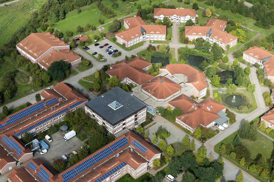 Drohnenaufnahme von dem Campus des Kolping Berufsbildungswerk Hettstedt.